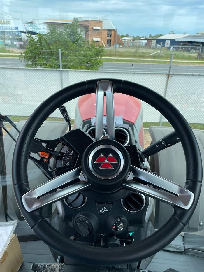 Massey Ferguson 8.S 205