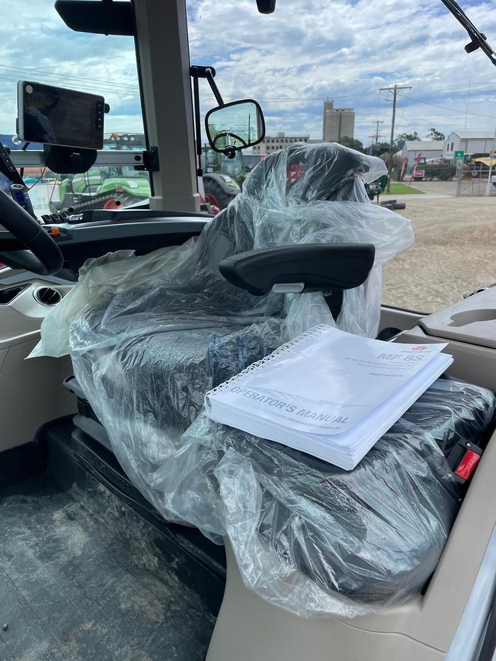 Massey Ferguson 8.S 205