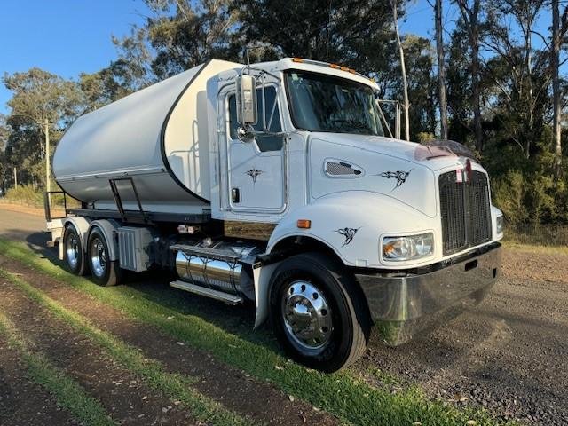 2014 Kenworth T359, Cummins Isl, Auto, 13000L
