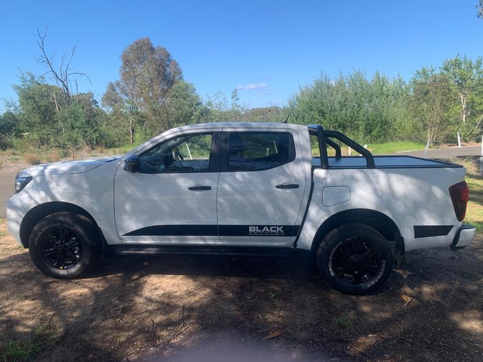 2024 Nissan Navara Black Edition