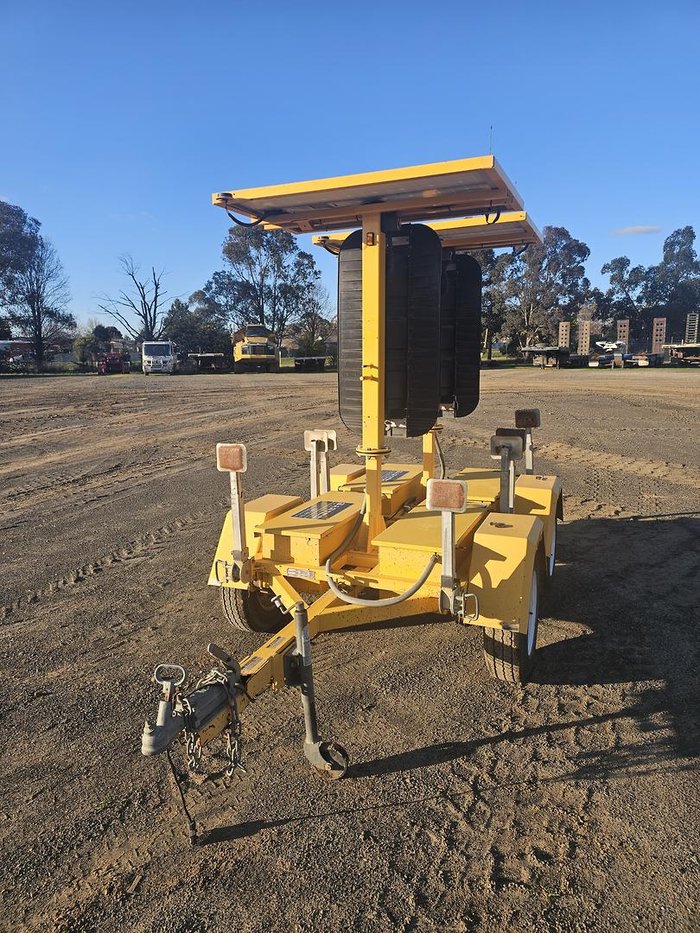 2015 Bartco Portable Traffic Lights Yellow