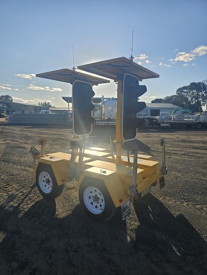 2015 Bartco Portable Traffic Lights Yellow
