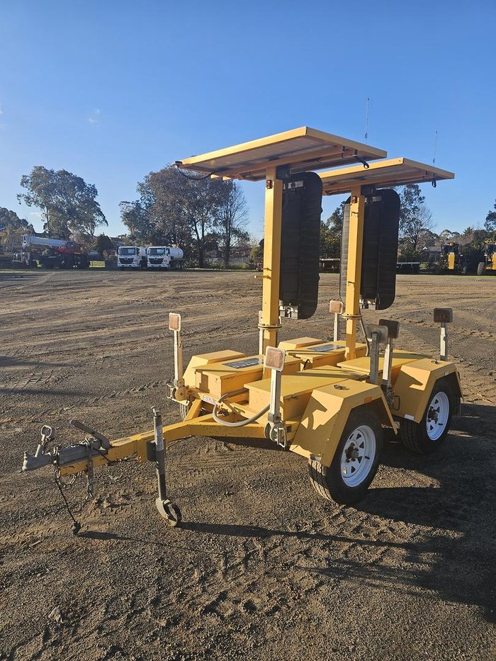 2015 Bartco Portable Traffic Lights Yellow