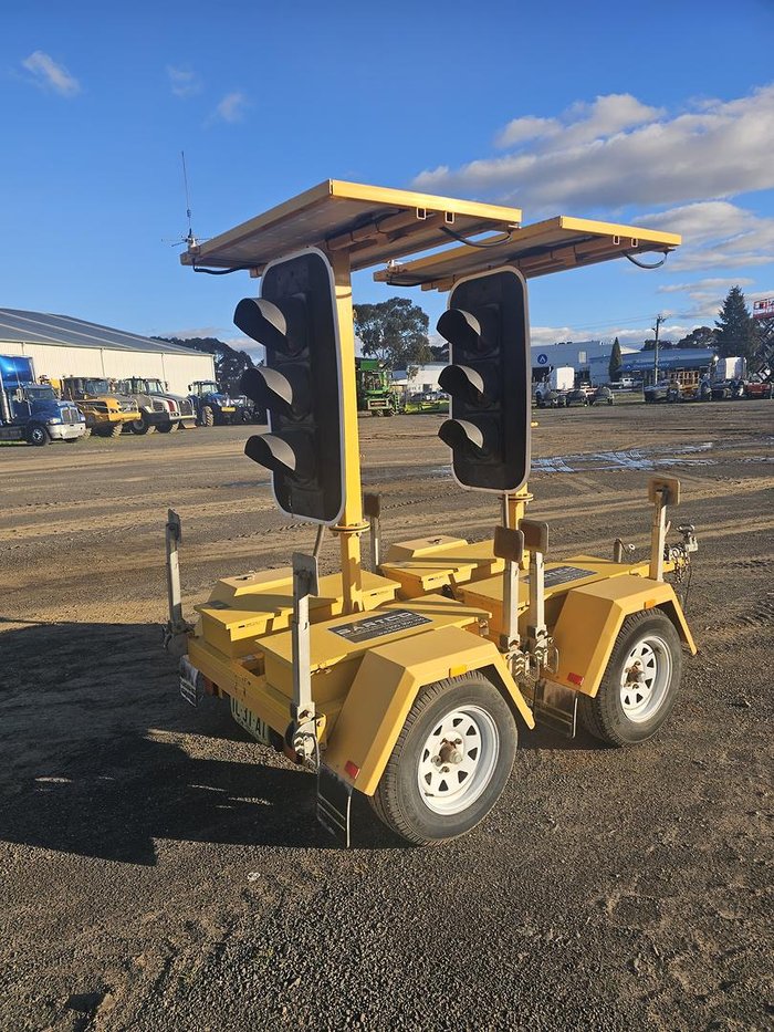 2015 Bartco Portable Traffic Lights Yellow