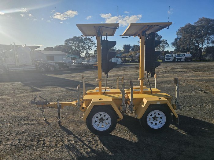 2015 Bartco Portable Traffic Lights Yellow