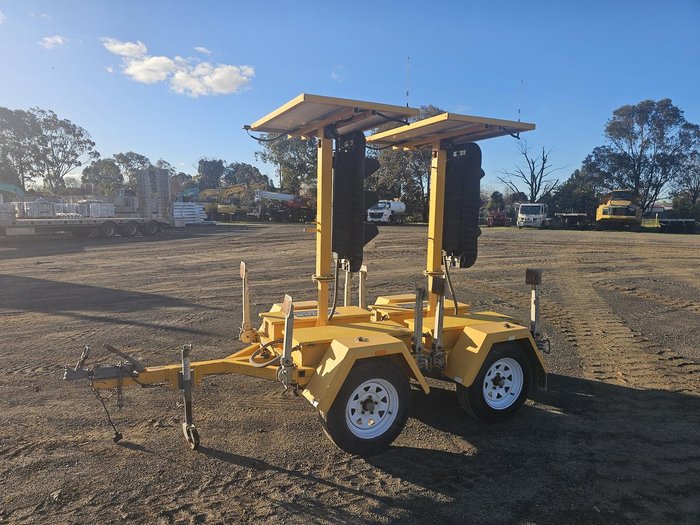 2015 Bartco Portable Traffic Lights Yellow