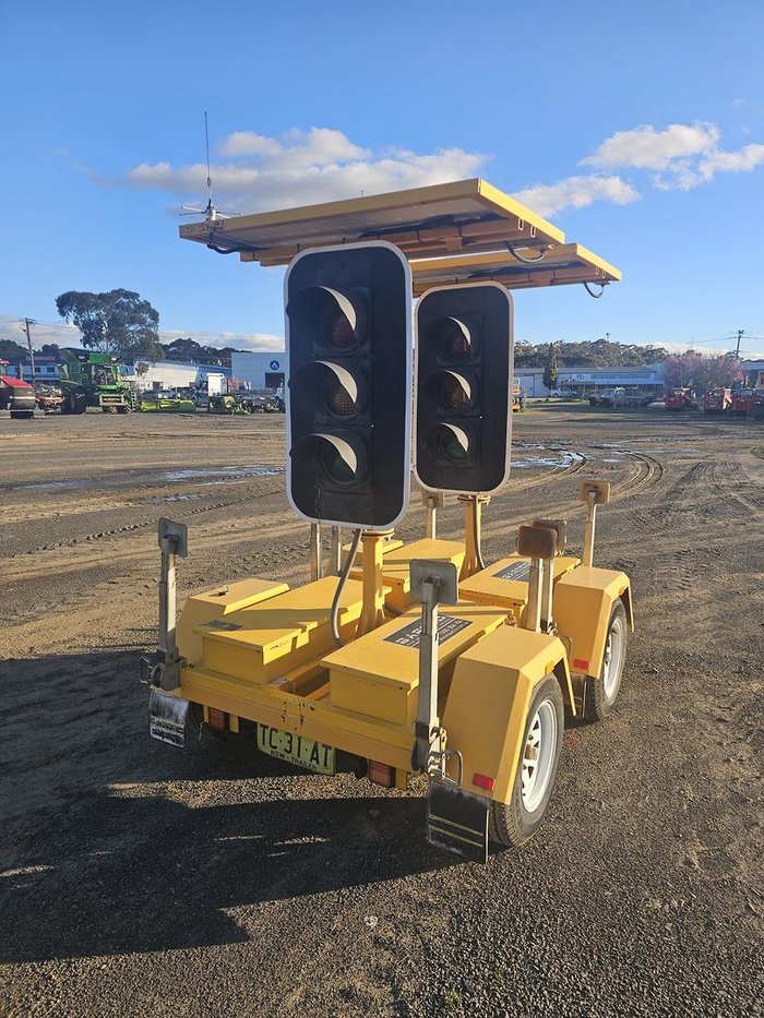 2015 Bartco Portable Traffic Lights Yellow