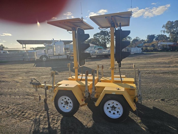 2015 Bartco Portable Traffic Lights Yellow