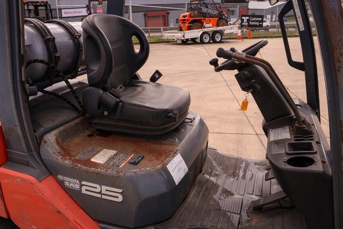 2011 Toyota 32-8Fg25