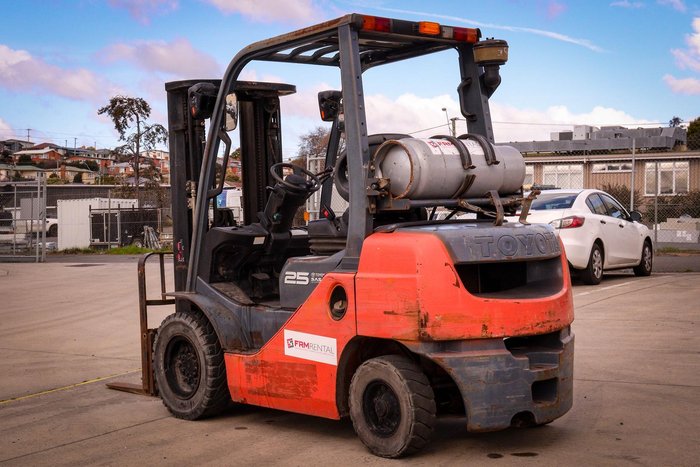 2011 Toyota 32-8Fg25