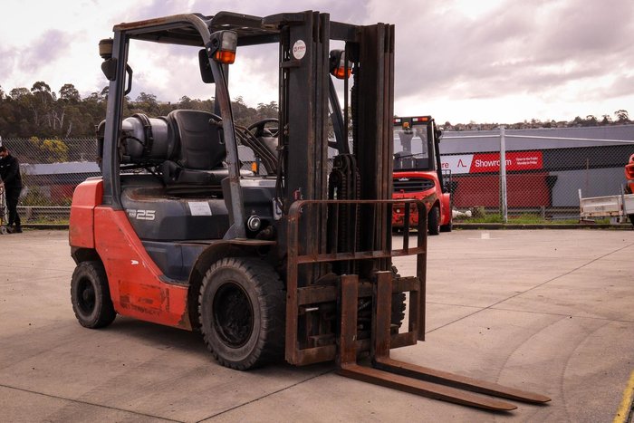 2011 Toyota 32-8Fg25