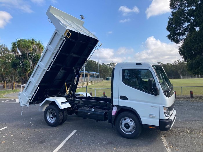 2025 Fuso Canter 815 Tipper White