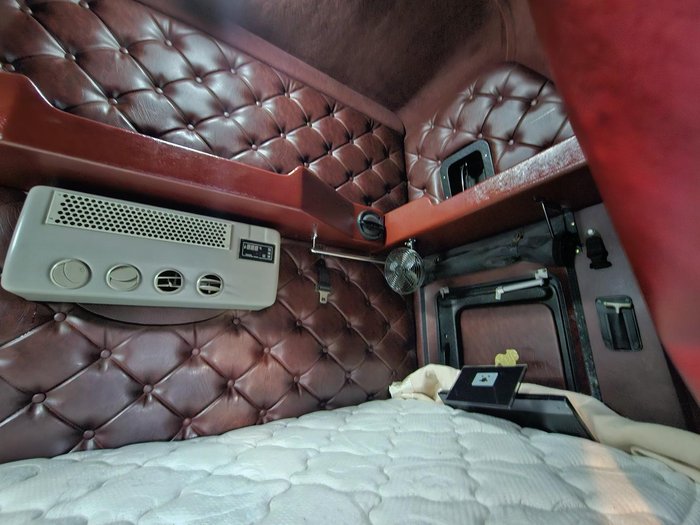 2011 Mack Superliner White