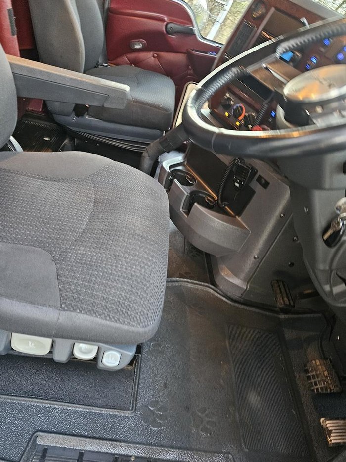 2011 Mack Superliner White