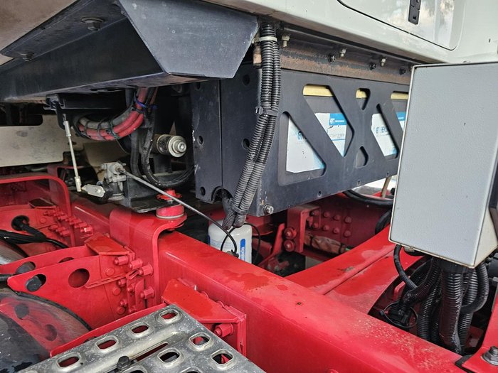 2011 Mack Superliner White