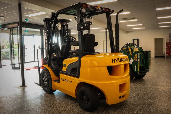 0 Hyundai 25De-7