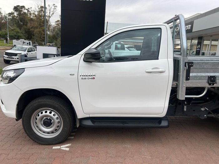 2024 Toyota Hilux SR