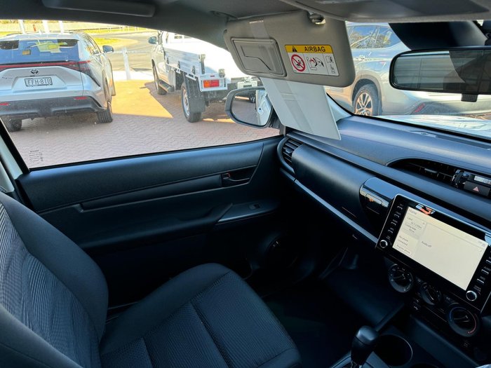 2024 Toyota Hilux SR