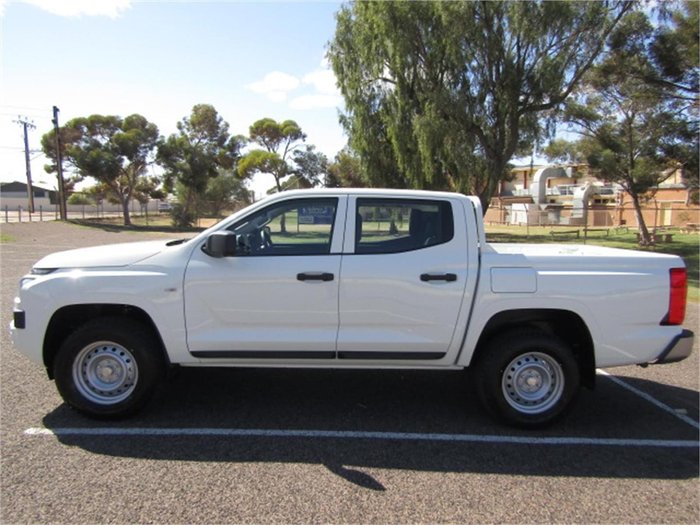 2024 Mitsubishi Triton GLX