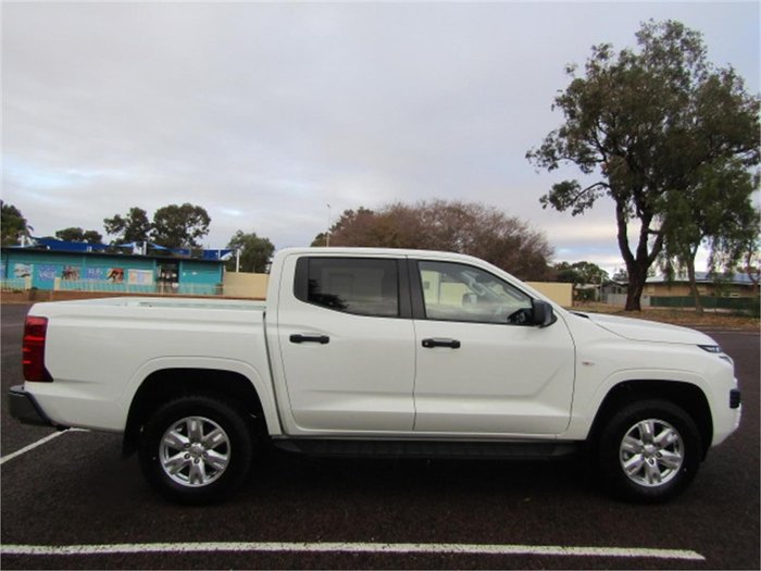 2024 Mitsubishi Triton GLX+