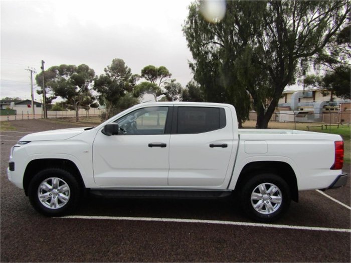 2024 Mitsubishi Triton GLX+