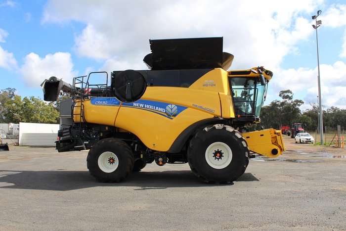 New Holland Cr8.90 Combine