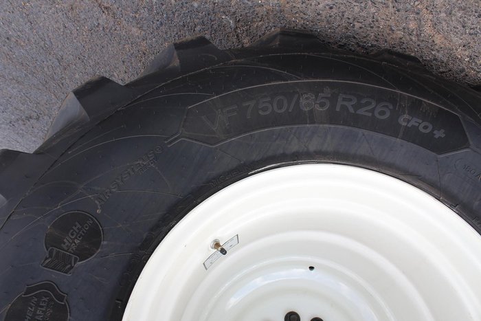 New Holland Cr8.90 Combine