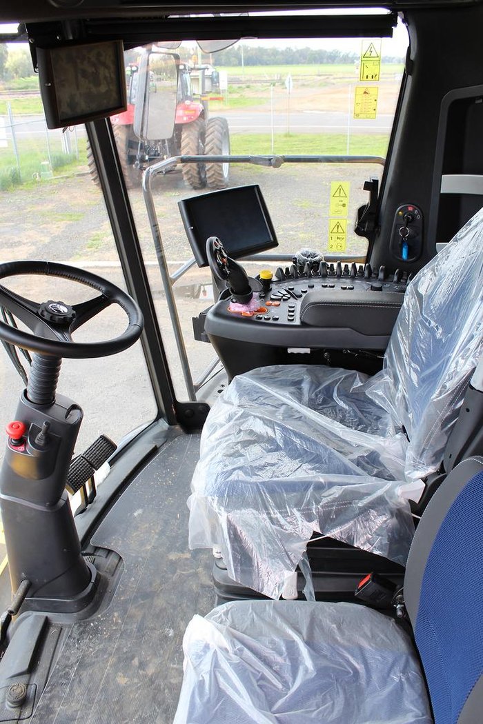 New Holland Cr8.90 Combine