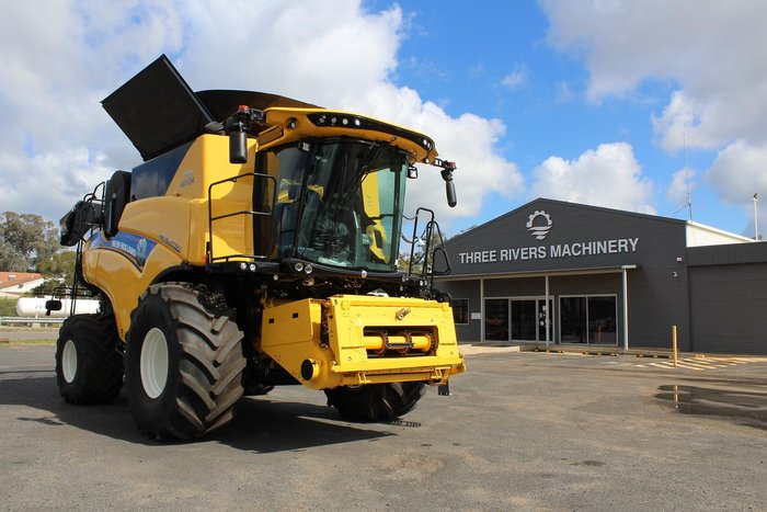 New Holland Cr8.90 Combine