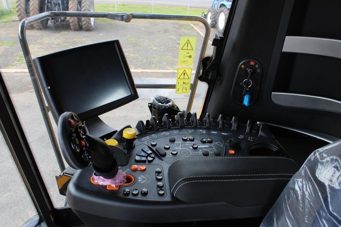 New Holland Cr8.90 Combine