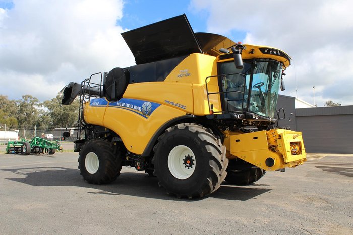 New Holland Cr8.90 Combine