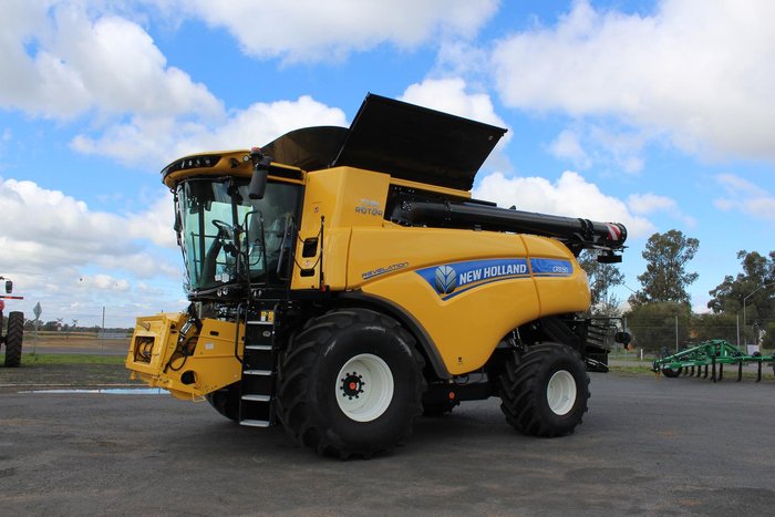 New Holland Cr8.90 Combine