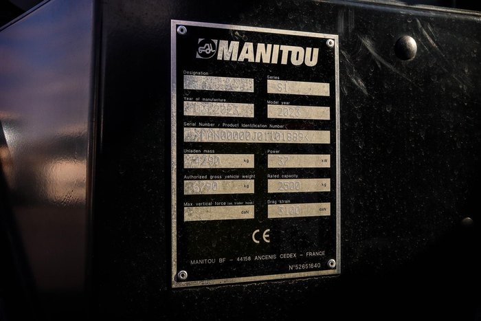 2023 Manitou Mc25-4 Red