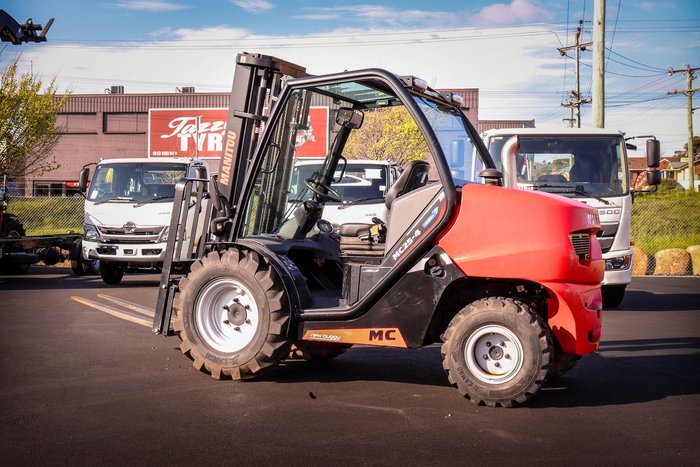 2023 Manitou Mc25-4 Red