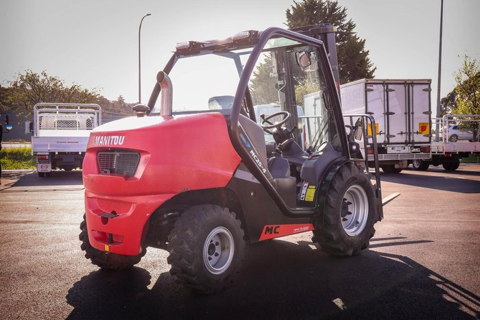 2023 Manitou Mc25-4 Red
