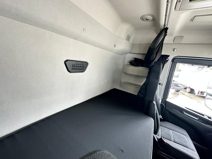 2024 Iveco S-Way AS700