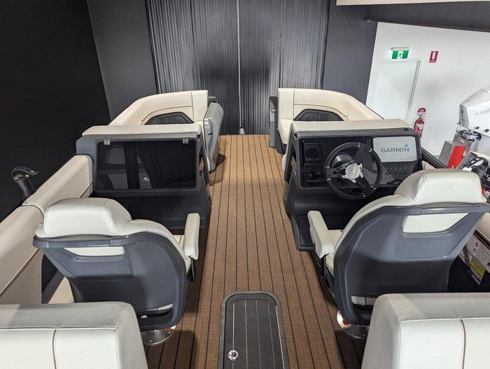 2024 Manitou Explore 22 Max Switchback