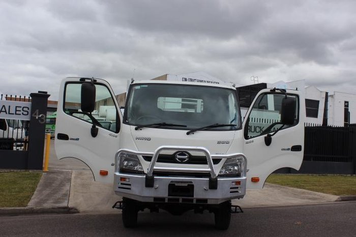 2022 Hino 817 4X4 300/ 817 - 4x4 WHITE