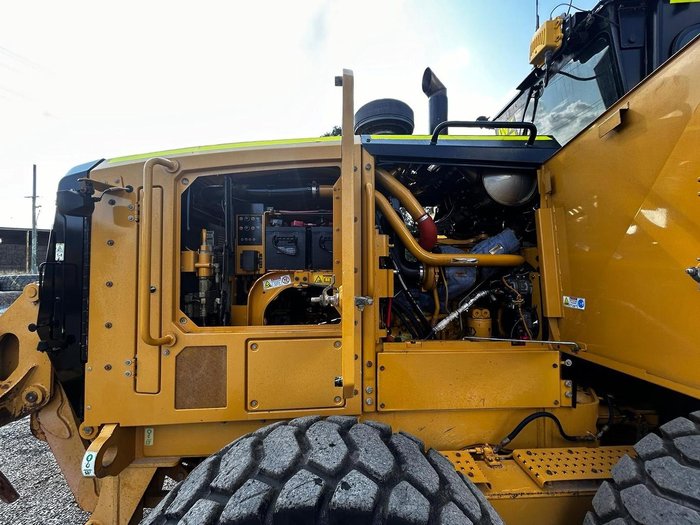 2014 Caterpillar 140M2 Yellow