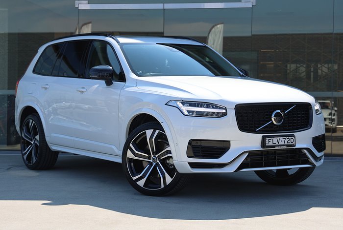 2022 Volvo XC90 Recharge Ultimate T8 Plug-In Hybrid