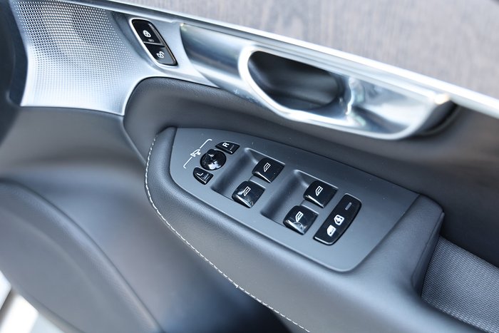 2022 Volvo XC90 Recharge Ultimate T8 Plug-In Hybrid