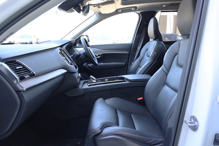 2022 Volvo XC90 Recharge Ultimate T8 Plug-In Hybrid