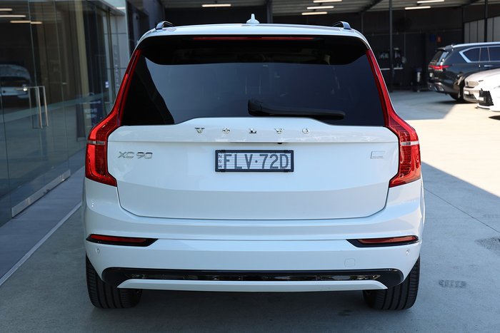 2022 Volvo XC90 Recharge Ultimate T8 Plug-In Hybrid