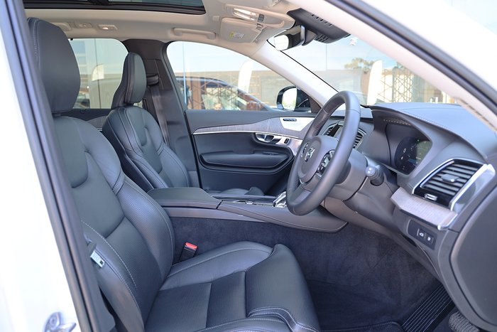 2022 Volvo XC90 Recharge Ultimate T8 Plug-In Hybrid