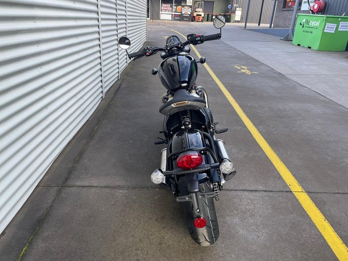 2025 Triumph Bonneville Bobber Bobber Black