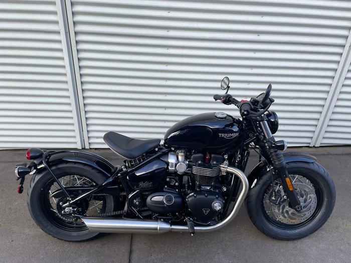 2025 Triumph Bonneville Bobber Bobber Black
