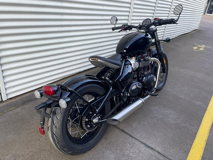 2025 Triumph Bonneville Bobber Bobber Black