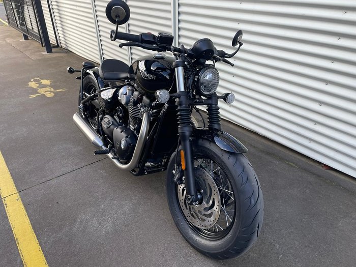 2025 Triumph Bonneville Bobber Bobber Black
