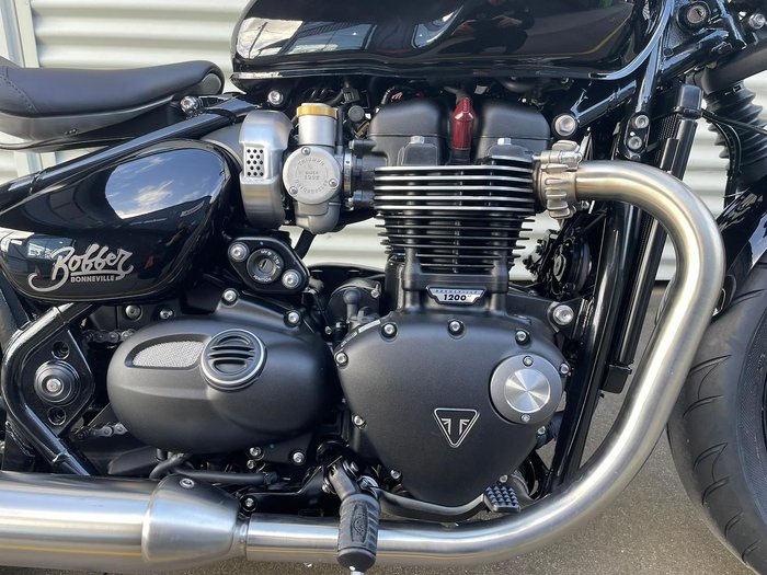 2025 Triumph Bonneville Bobber Bobber Black