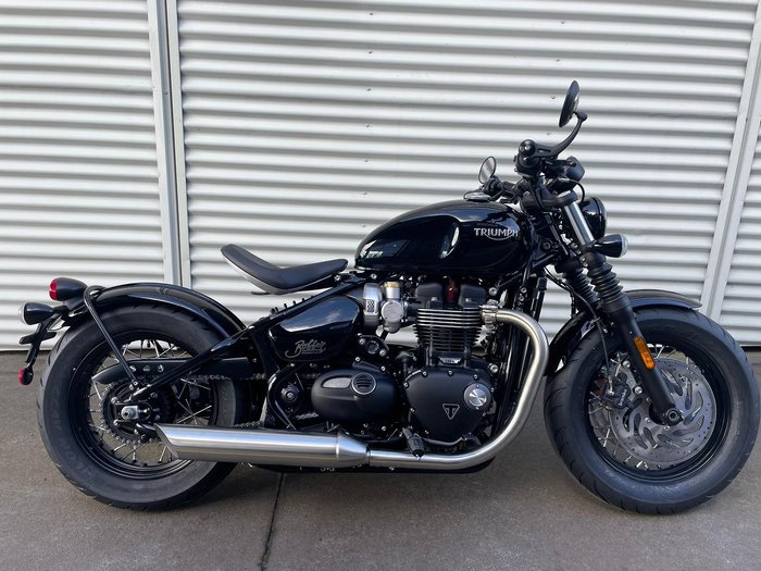 2025 Triumph Bonneville Bobber Bobber Black